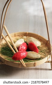 Traditional Chuseok Day Food, Korean Half Moon Shaped Rice Cake Or Songpyeon. Made From Korean Rice Flour With Sesame Seed Or Chopped Nuts, Honey, Or Red Bean Paste, Selective Focus 