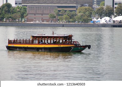 bumboat clipart people