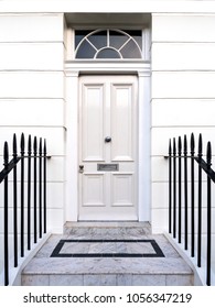 Traditional Cream Door To 18th Century London Georgian House 