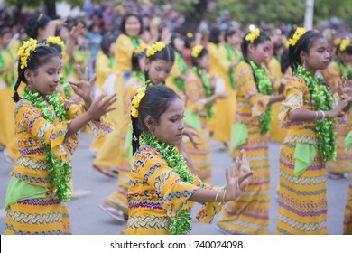 Traditional Dance Girls at the Thingyan Water Festival at the Myanmar New Year in the city centre of Mandalay in Manamar in Southeastasia, yanmar,  mandalay, april, 2015..