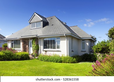 Traditional English Detached House With Garden