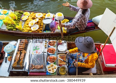 Traditional floating market in Damnoen Saduak near Bangkok. Thailand