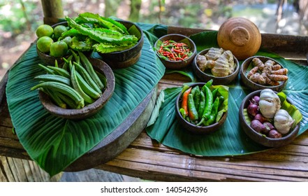 traditional food for head hunters living in borneo jungle