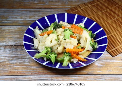 Traditional Fried Mixed Fresh Vegetable With Oyster Sauce Serving On The Plate. Famous Salad Menu In Asian Restaurant. High Fiber And Low Fat Food Menu.