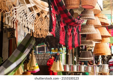 Traditional handicrafts from northeast Brazil. Northeastern handicrafts, hammocks, made with cotton thread, vegetable fiber baskets, bamboo baskets, handmade, market baskets, craft market