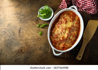 Cuisine traditionnelle de pâtes maison ou lasagnes