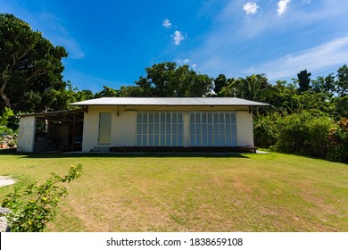 沖縄 民家 屋根 の写真素材 画像 写真 Shutterstock