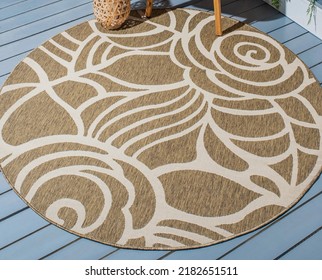 Traditional Indoor Outdoor Farmhouse Rug.