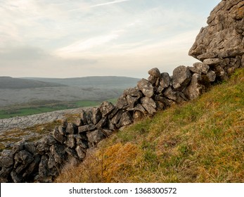 Traditional Irish Dry Stone Wall On写真素材1368300572 | Shutterstock