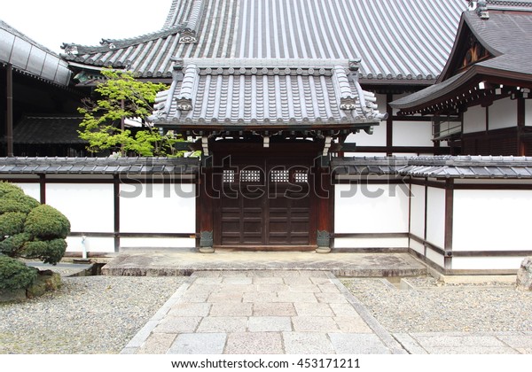 Traditionelles Japanisches Haus Stockfoto Jetzt Bearbeiten