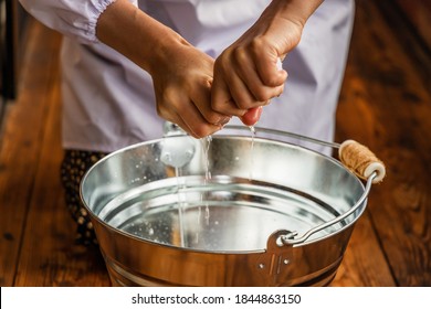  Traditional Japanese House Cleaning Photo