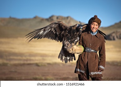 Golden Eagle Fox Images Stock Photos Vectors Shutterstock