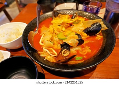 Das traditionelle koreanische Essen.                               