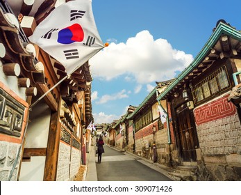 Traditionelle koreanische Architektur im Bukchon Hanok Village in Seoul, Südkorea.