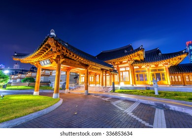  Korea Traditional House    Shutterstock