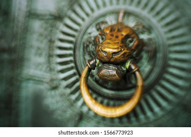 Doorknocker Images Stock Photos Vectors Shutterstock