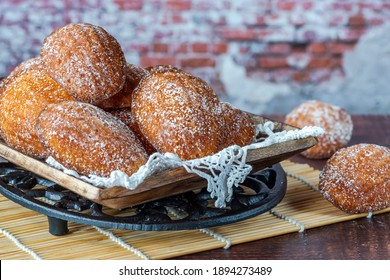 Traditional Madeleines cakes dusted with icing sugar