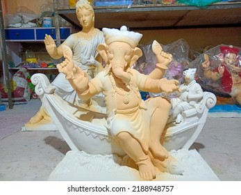 Traditional Maharashtrian Ganpati Statue In Koli Dress