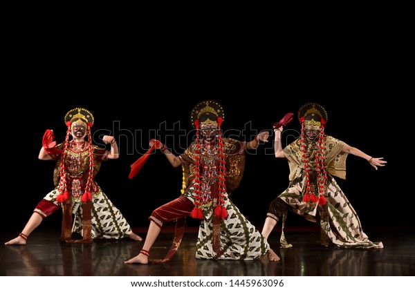 Traditional Mask Dance Nani Topeng Losari Stock Photo 1445963096 ...