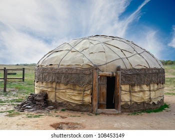 17 KASIM 2019 CUMHURİYET PAZAR BULMACASI SAYI : 1755 - Sayfa 2 Traditional-mongolian-yurt-made-animal-260nw-108453149