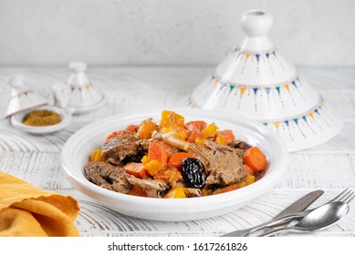 الطبخ المغربي الطحين المغربي Traditional-moroccan-tajine-tagine-meat-260nw-1617261826