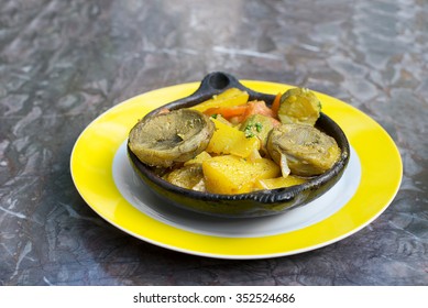 الطبخ المغربي الطحين المغربي Traditional-moroccan-vegetable-tajine-artichokes-260nw-352524686