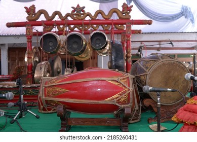 The traditional musical instruments of Central Java were preceded by gamelan musical instruments, at which time Indonesia was still in hindu-buddhist culture