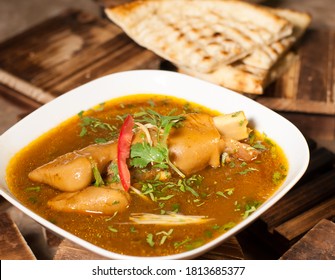 Traditional Pakistani Mutton Paya With Naan