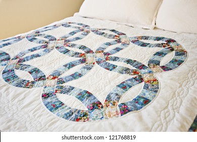 Traditional Patchwork Quilt, Wedding Ring Quilt