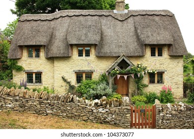 Traditional Quaint Cottage In Cotswolds, England