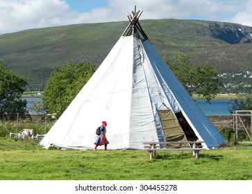 Traditional Sami Reindeer-skin Tents (lappish Yurts) In Tromso 