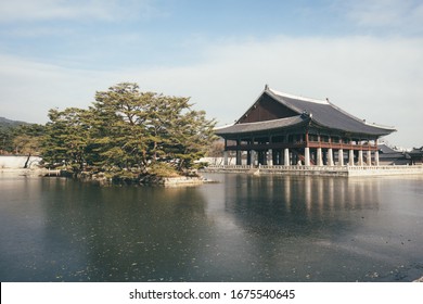 A Traditional Shrine Near The Lake In Soeul, Korea