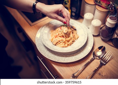 Traditional Spaghetti With Mussels Meat And Cream.Mussels With Spaghetti In Tomato Sauce.Pasta With Mussel Capsicum.Fit Diet And Healthy Food Lifestyle.Homemade Seafood.Aphrodisiac Dinner For Date