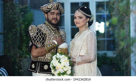 Traditional Sri Lankan Wedding Couple