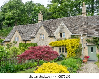 Row Cottages Bibury Gloucestershire England Stock Photo 466128350 ...