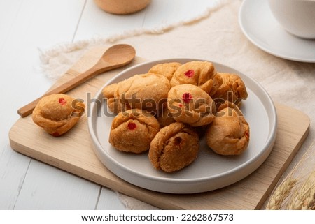 Traditional Thai fried savoury dumplings with chicken filling, Thai Fried Puff (Pan sib) Stock photo © 