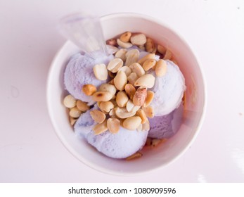 traditional thai ice cream topping with peanut