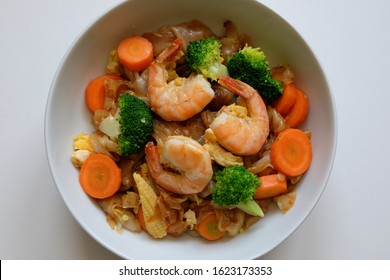 Traditional Thai Street Food Seafood Pad See Ew Top View. Thai Stir Fried Noodles With Vegetables Isolated On White Background. Phat Si Io.