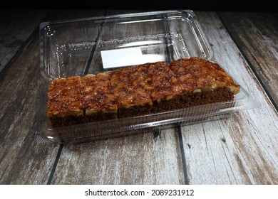 Traditional Toffee Cake Serving In The Plastic Box. Famous And Classic Mocha Sponge Cake Topping With Caramel And Macadamia Nut. 