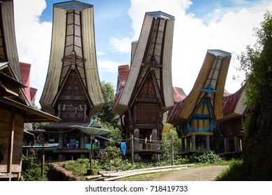 Traditional Tongkonan Houses With Saddleback Roof In Tana Toraja Region At South Sulawesi, Indonesia. Torajans Are Also Famous For Their Elaborate Funerals And Strange Burial Places For The Deceased.