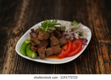 Traditional Turkish Food Ciger With Onion, Tomatoes And Green Pepper. Ciger Made With Beef Liver. Beef Liver Marinated With Milk And Cooked In Oil. Traditional Street Food In Turkey.