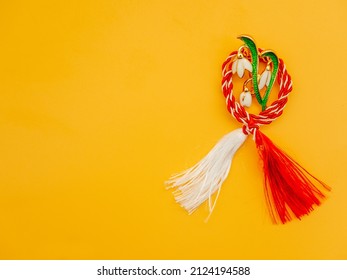 traditioneller, gezwirnter roter und weißer Faden, romanische Tradition des 1. Marschmartikers