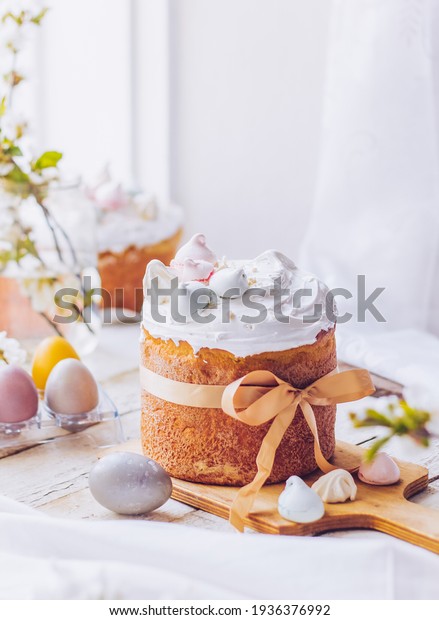 Gateau Traditionnel Ukrainien De Paques Avec Photo De Stock Modifiable