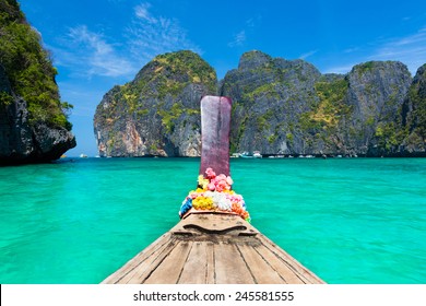 Traditional wooden boat in a picture perfect tropical Maya bay on Koh Phi Phi Le Island, Thailand, Asia
