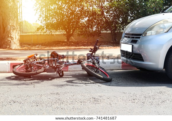 A\
traffic accident between electric bicycle and\
car