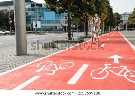 Similar – Fahrradschild auf der Straße auf der Straße