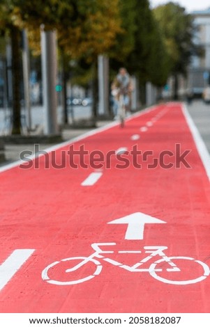 Similar – Fahrradschild auf der Straße auf der Straße