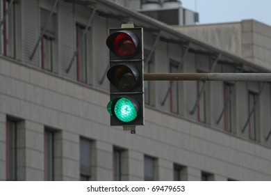 traffic light - Shutterstock ID 69479653