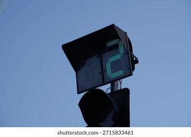 Traffic light countdown timer showing two seconds left in green
