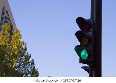 green traffic light city